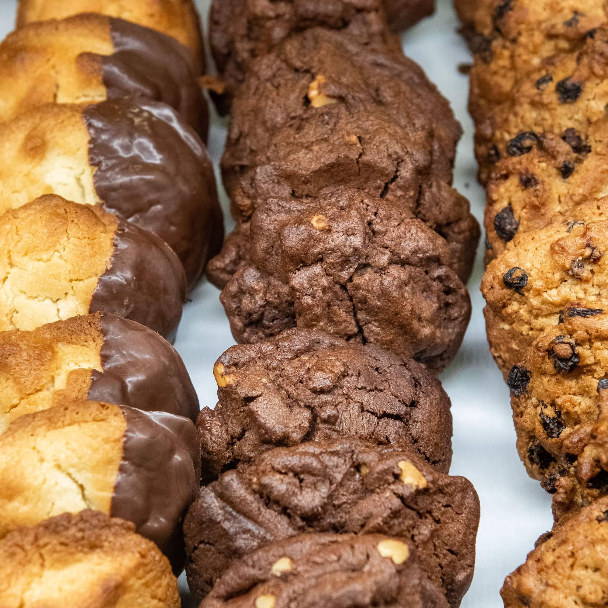 THE COOKIE CORNER Tin クッキー assortment-1.jpg?v=1686098463